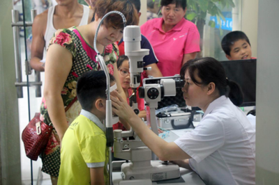 专业眼科医院的验光配镜与普通眼镜店的区别 不只是度数那么简单